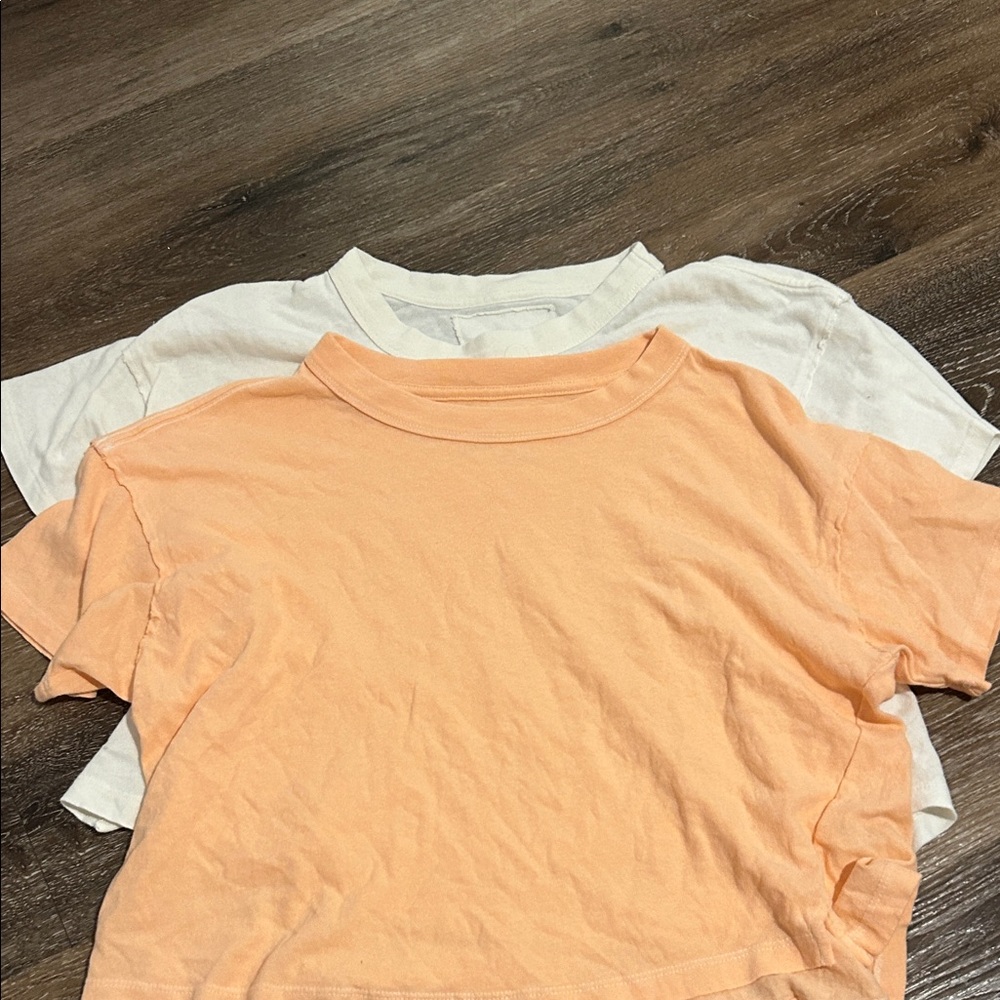 Set of 2 Aerie Peach and Cream woman’s ' Tees